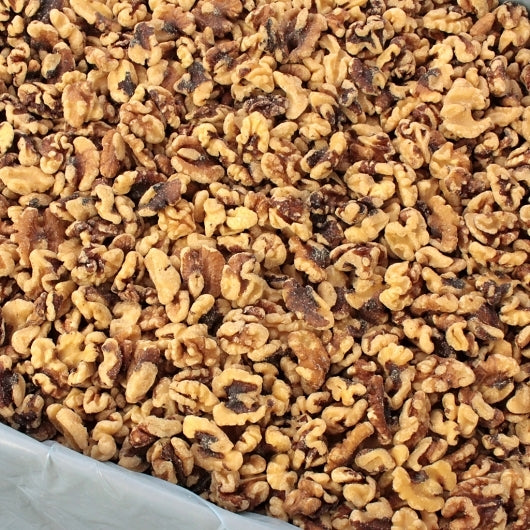 Commodity Light Amber Combo Walnut Halves & Pieces-25 lb.-1/Case