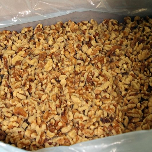 Diamond Baker Choice Medium Walnut Pieces-30 lb.-1/Case